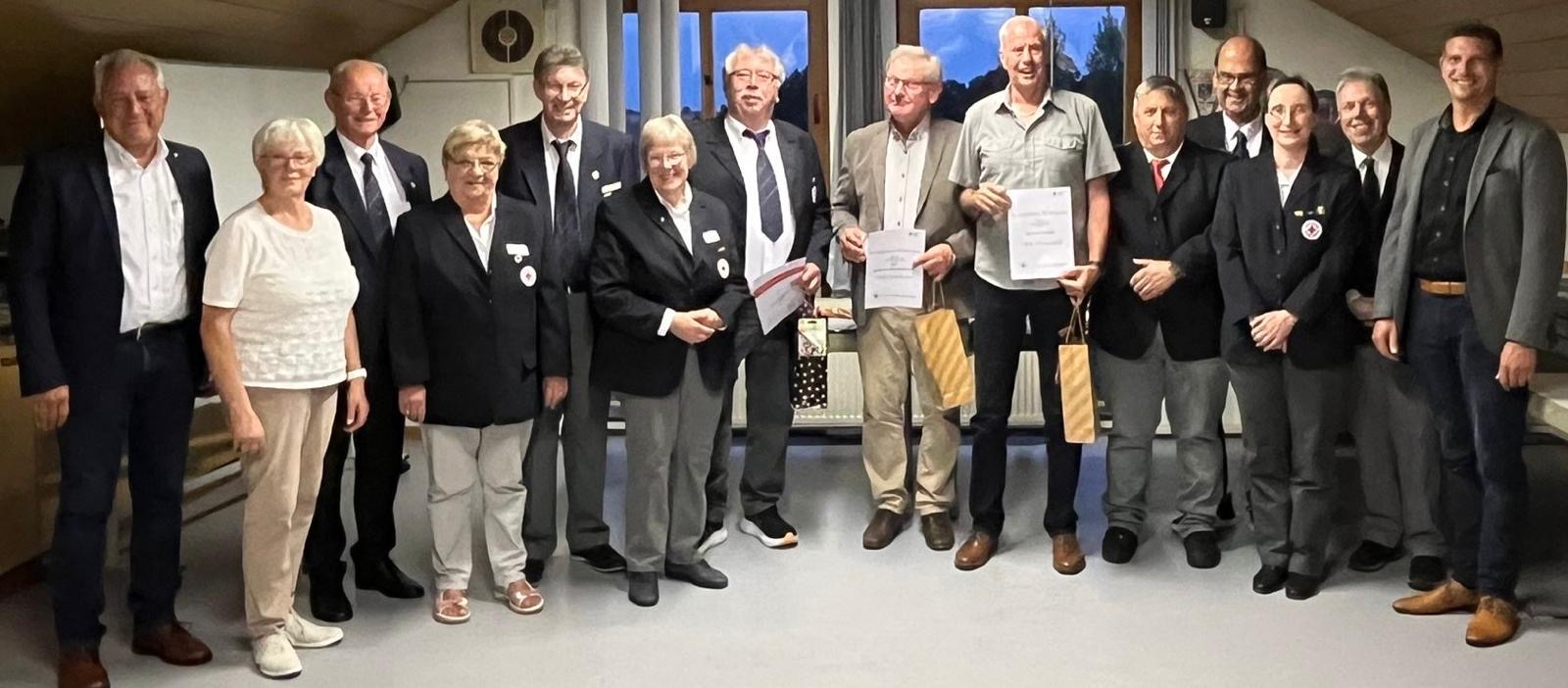 Die geehrten Mitglieder mit dem Vorstand und BGM Siebert